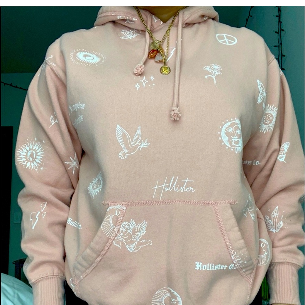 Charli D’amilo hoodie from Hollister
